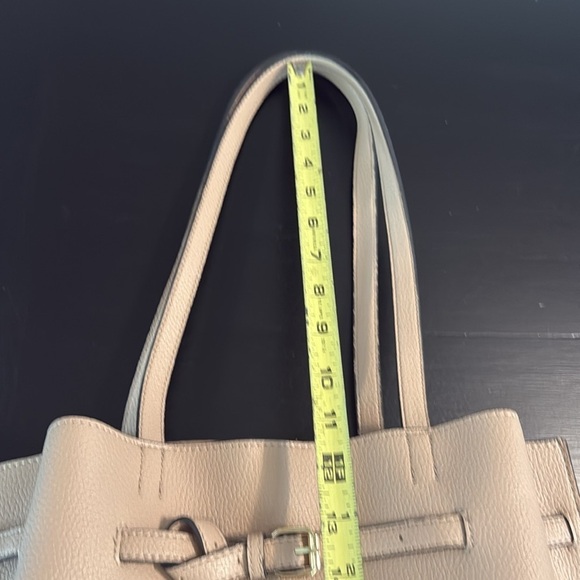 Gorgeous Nanette Lepore Cream faux Leather Bag - Picture 7 of 13
